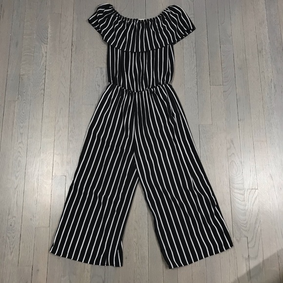 SYDNEY rose Off The Shoulder Cropped Pants Romper - Picture 5 of 7